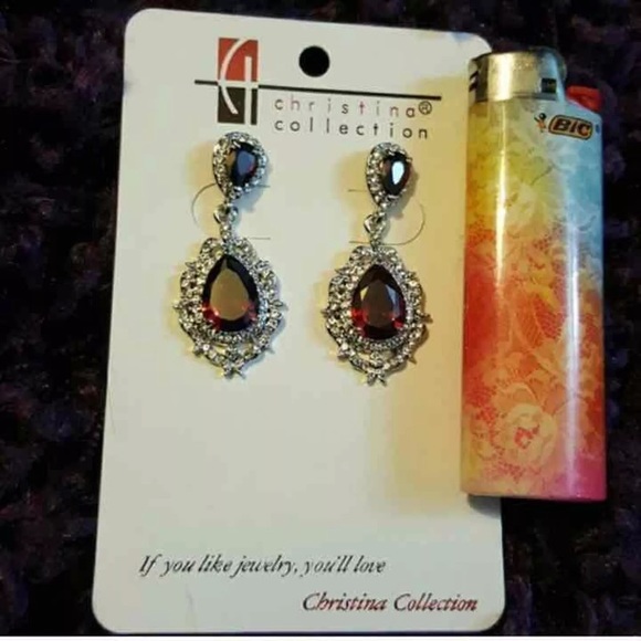 Red statement earrings - Picture 3 of 3