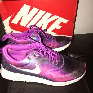 Nike multicolored Thea