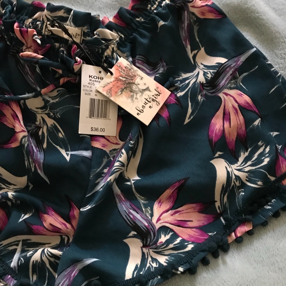 ‼️NWT‼️BEAUTIFUL SHORTS‼️ - Picture 2 of 2