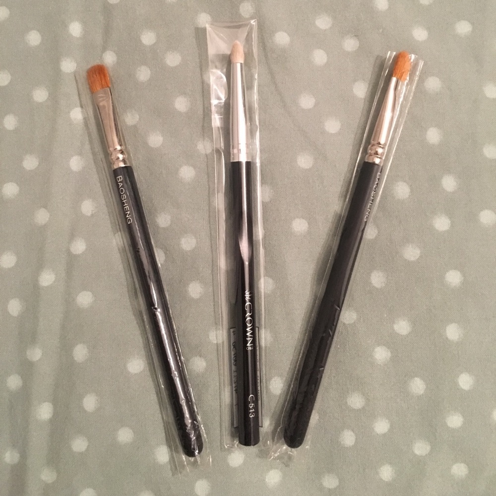 3 eyeshadow brushes