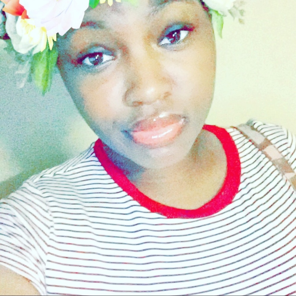 Meet your Posher, Kayla