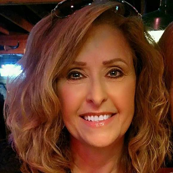 Meet your Posher, Debbie - Picture 1 of 1