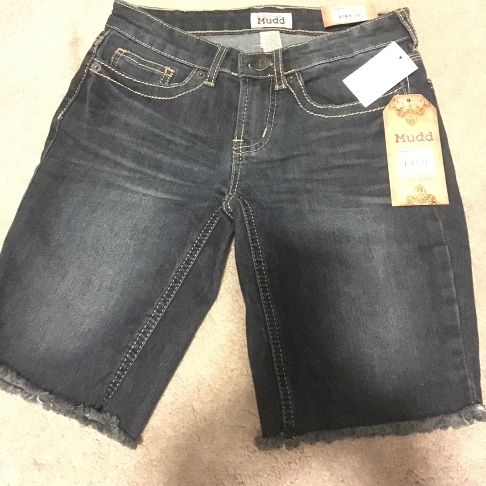 Mudd Bermuda shorts size 1 New!