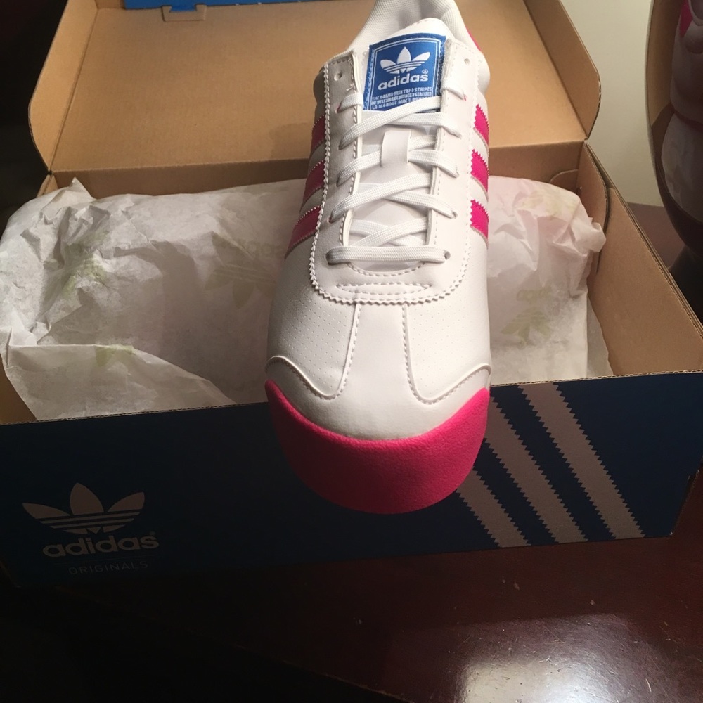 Brand new Adidas size 7 Youth
