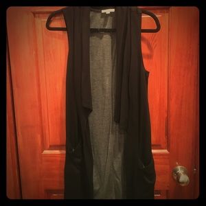 Long sleeveless black and grey vest