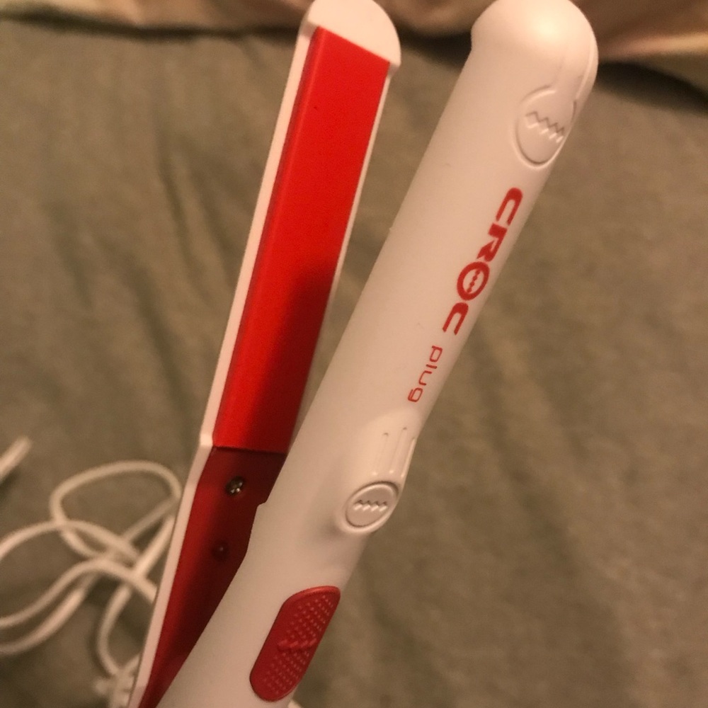 Croc mini straightener