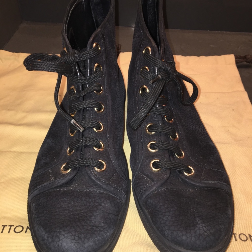 Louis Vuitton Women’s Hightop Zipper Back Sneakers - Picture 6 of 8