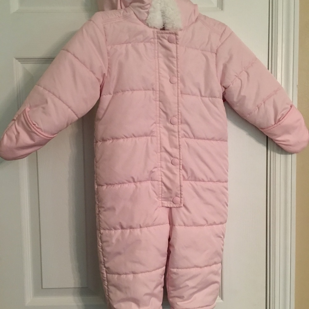 Girls snow suit. Pink. Old Navy 18-24 months.