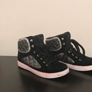 Trendy suede GUESS sneakers