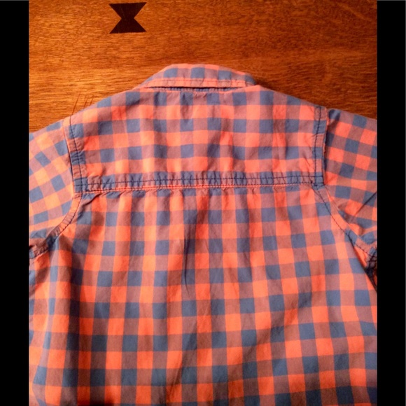Oshkosh B'gosh boys button down shirt. - Picture 4 of 7