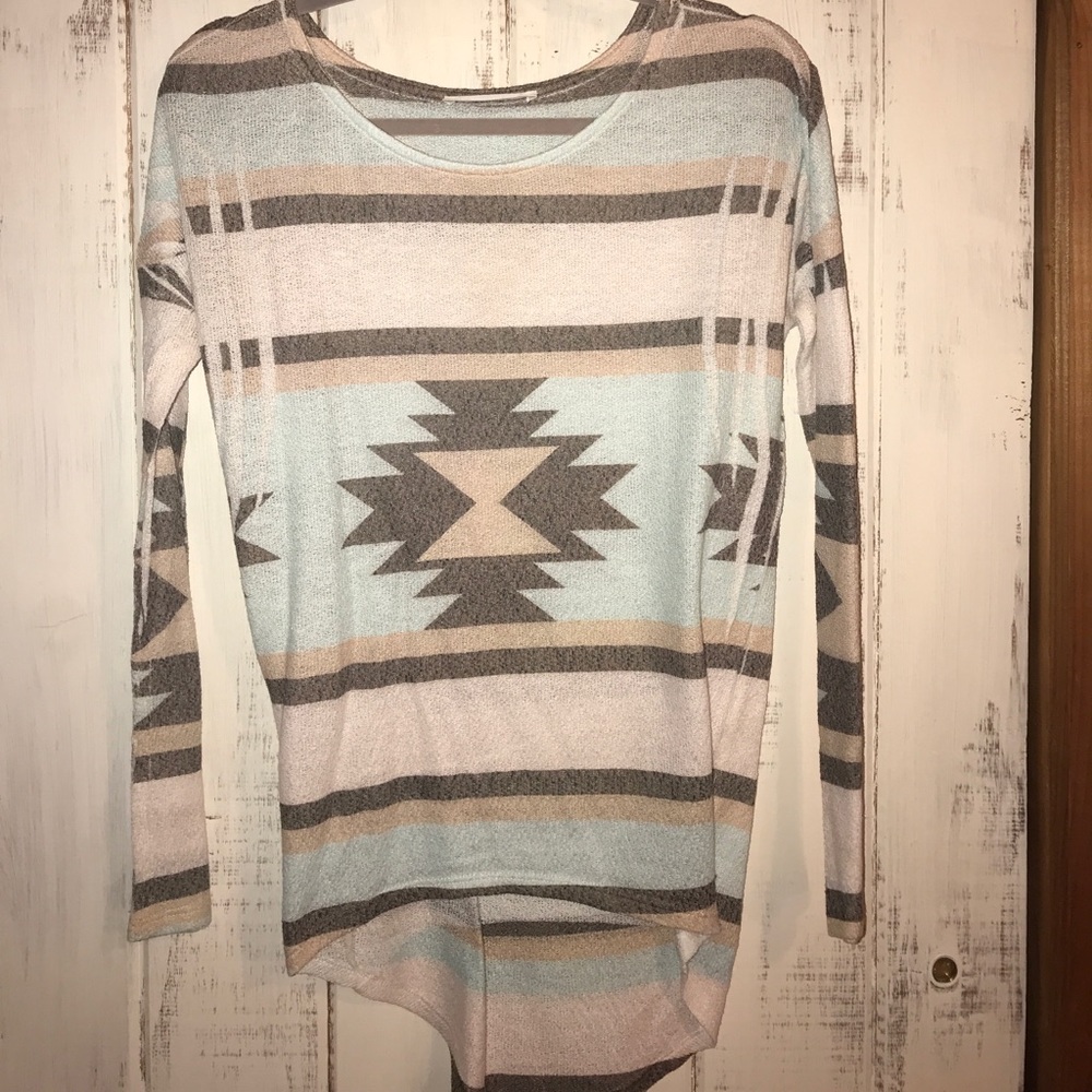 Hi low long sleeved lightweight sweater