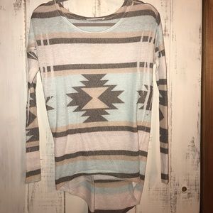 Hi low long sleeved lightweight sweater