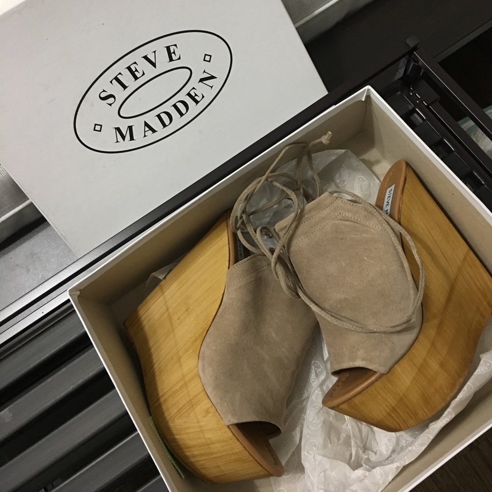 Steve Madden bonelli taupe suede wedges