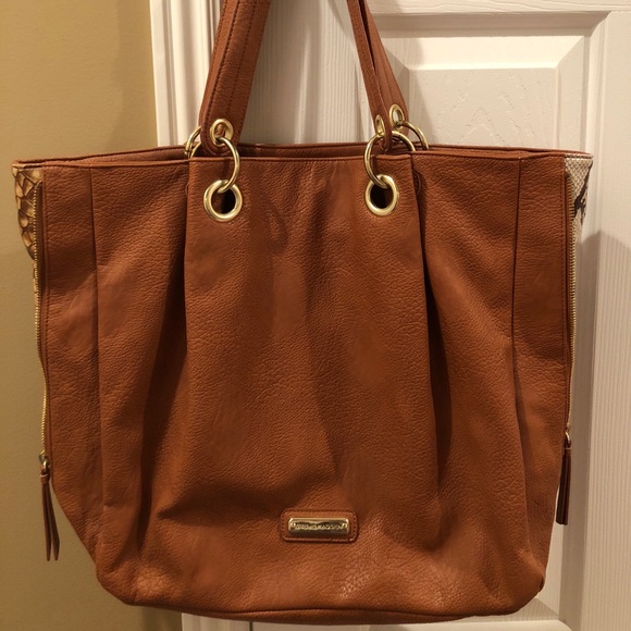 Steve Madden Handbags - Steve Madden shoulder bag