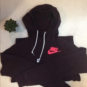 Nike maroon funnel neck hoodie.