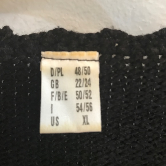 Very nice black zip up sweater - Picture 2 of 3