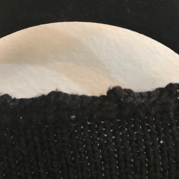 Very nice black zip up sweater - Picture 3 of 3