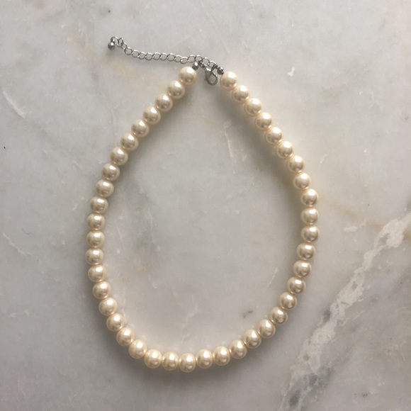White Pearl Necklace - Picture 1 of 2