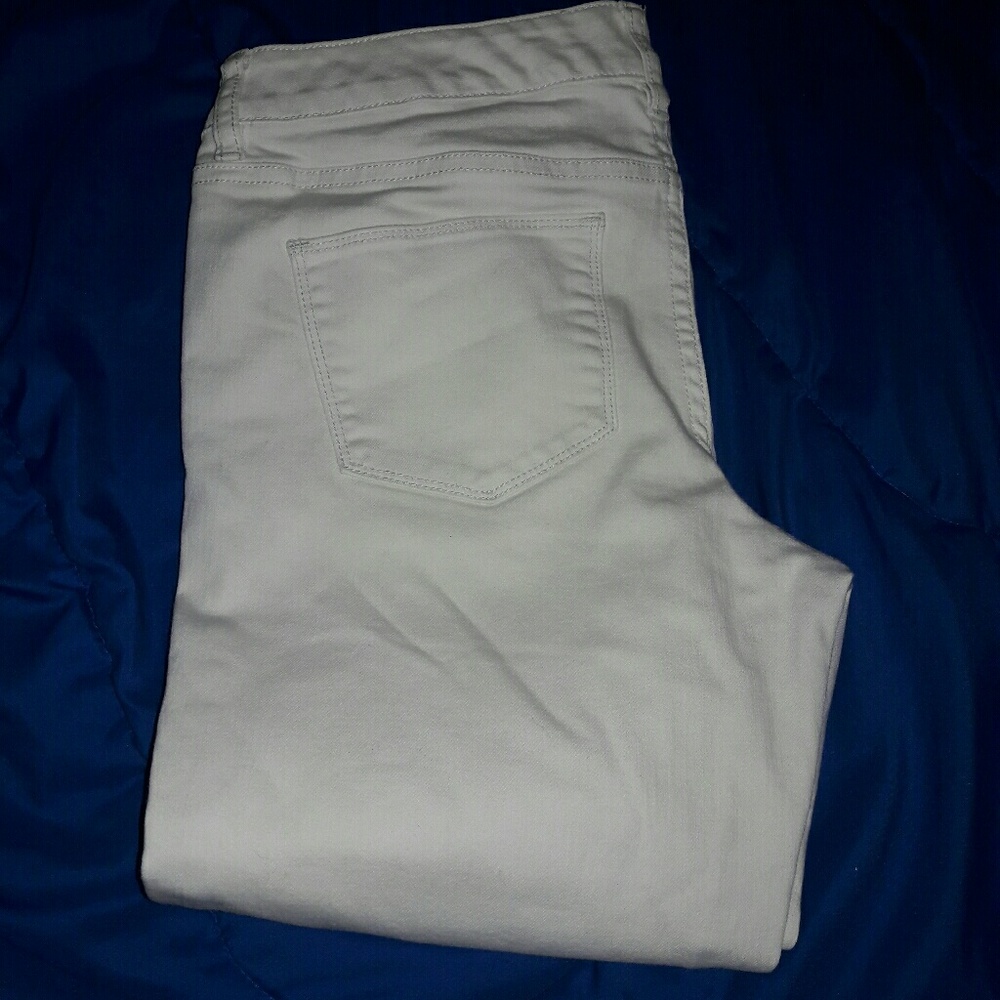 White skinny jeans