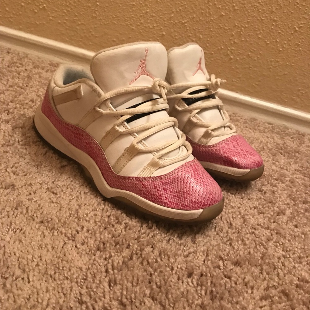 Pink snake skin retro 11