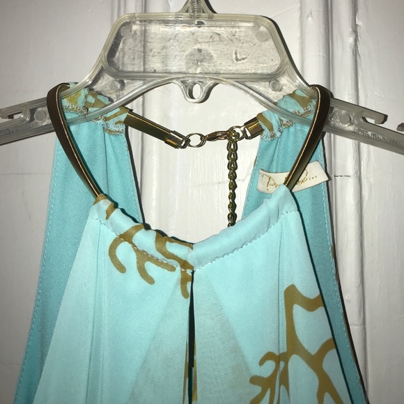 Beautiful summer dress with gold necklace! - Picture 2 of 2