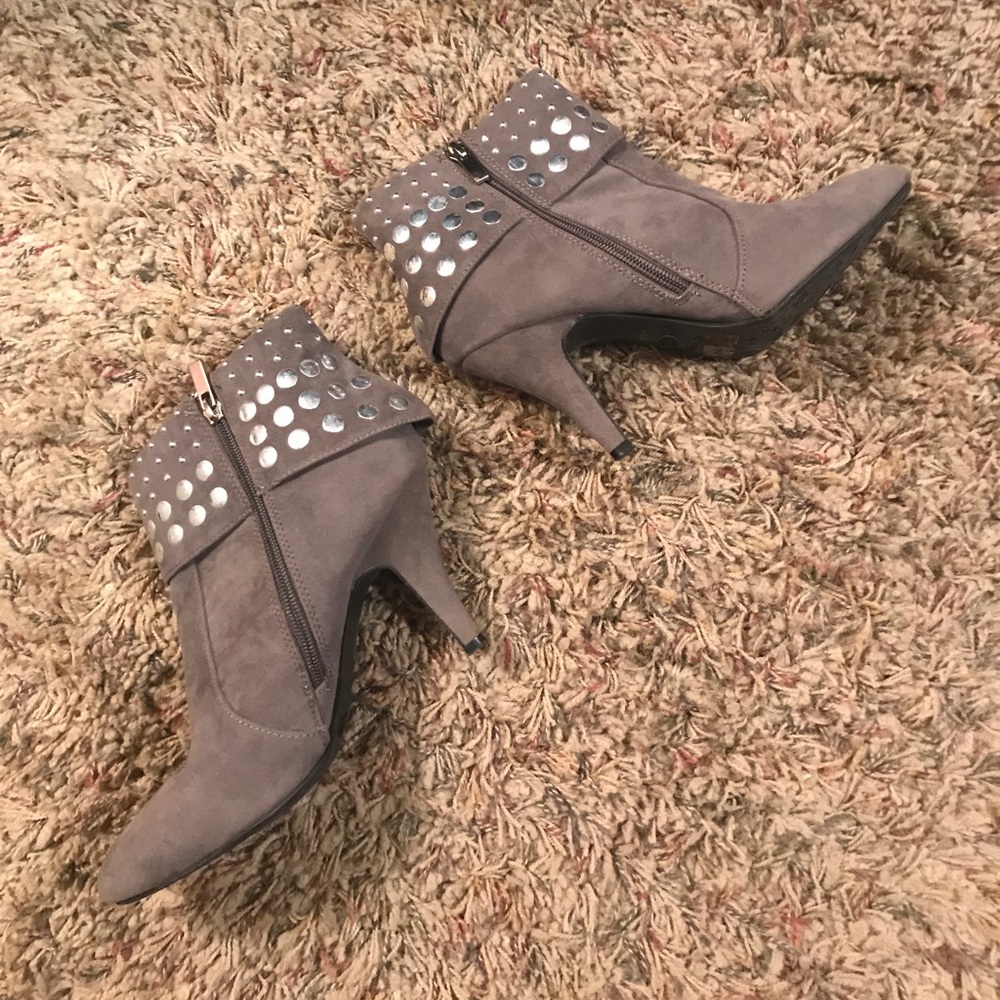 Suede type BOOTIES, 7.5, grey, w silver, darling