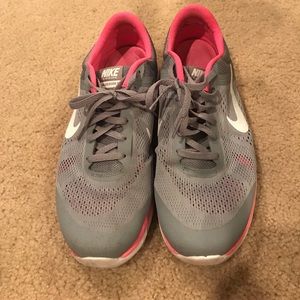 Adult women’s tennis shoes