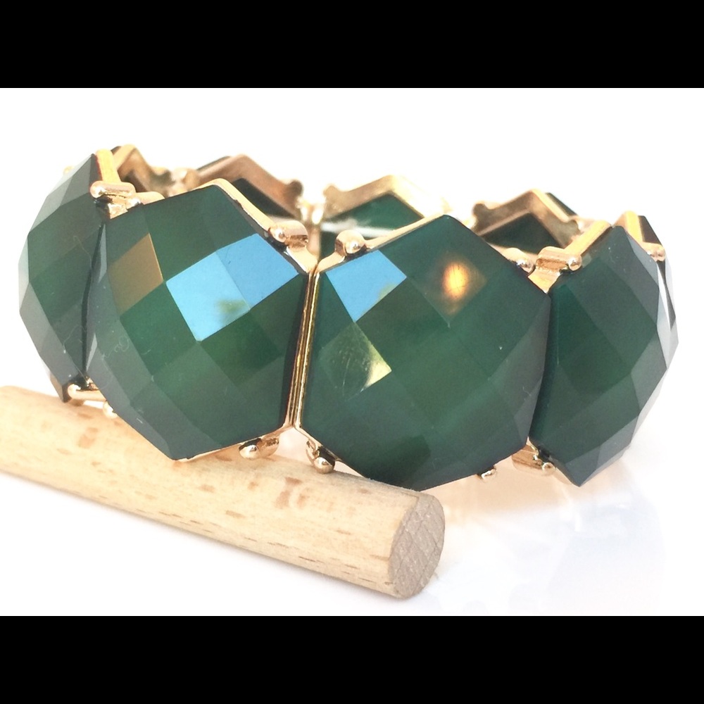 For The Green Color LOVERS! Beautiful Lady Bracelt