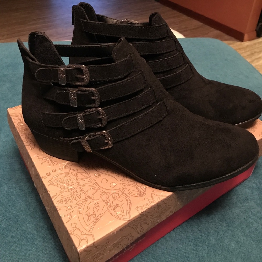 New America Rag black ankle boots black size 11