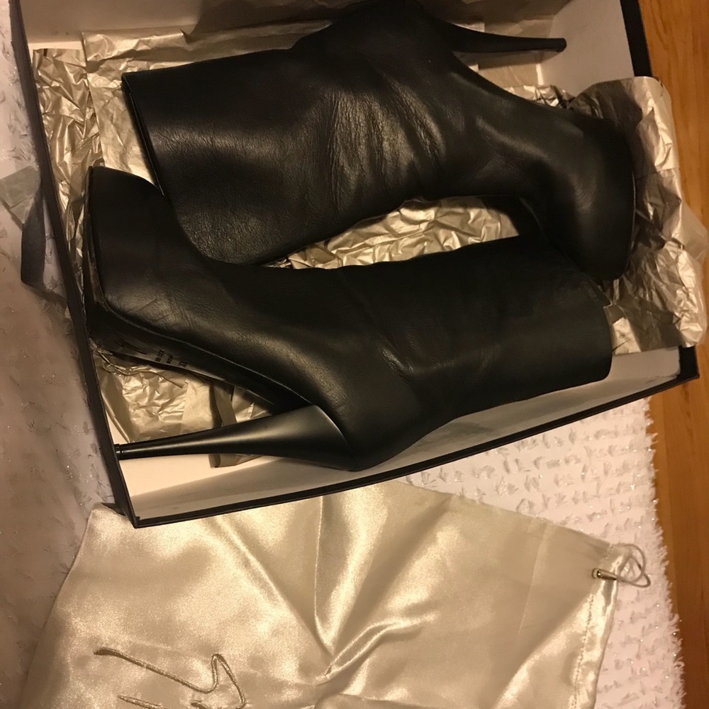 Giuseppe Zanetti Black Leather Boots  Auth!!!