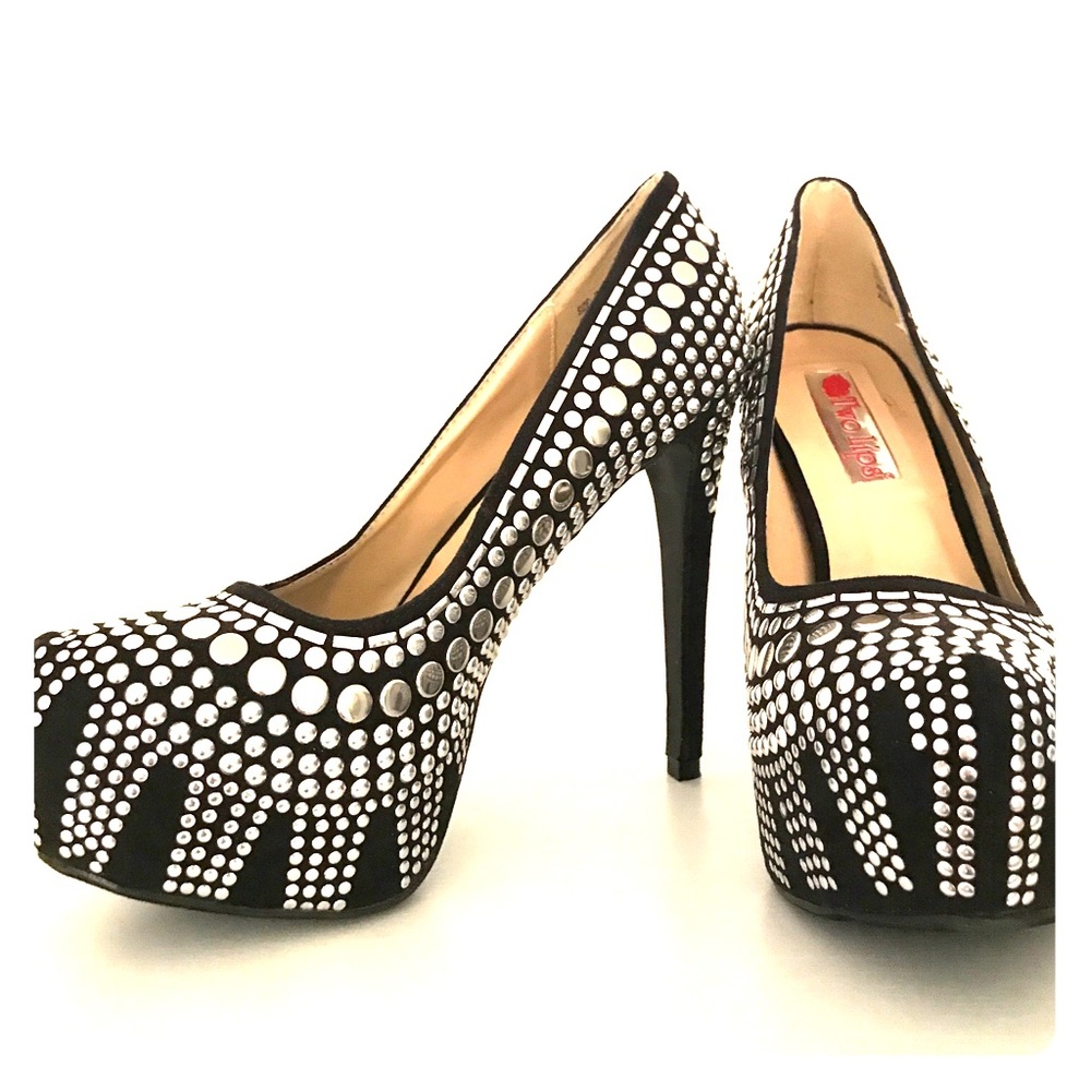 Two Lips Studded Heel