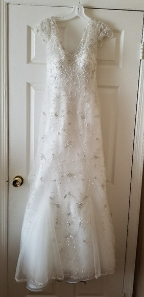 Maggie Sottero wedding dress - Picture 2 of 8