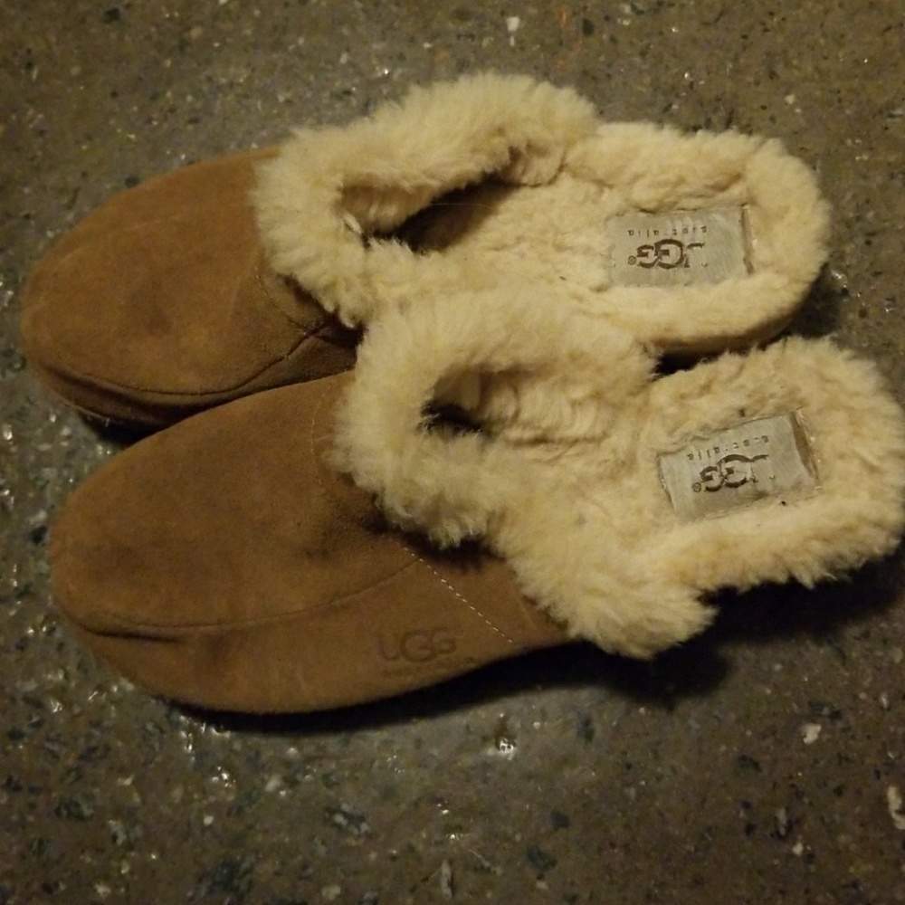 UGG Clogs size 8 with fur lining.
