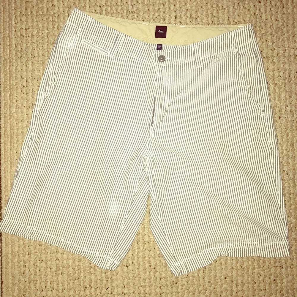 Gap Bermuda cut seersucker shorts
