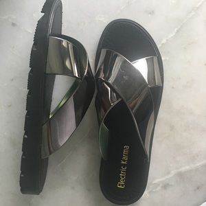 Metallic and black Trendy slide Sandler