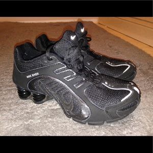 Black Nike Shox-Women's