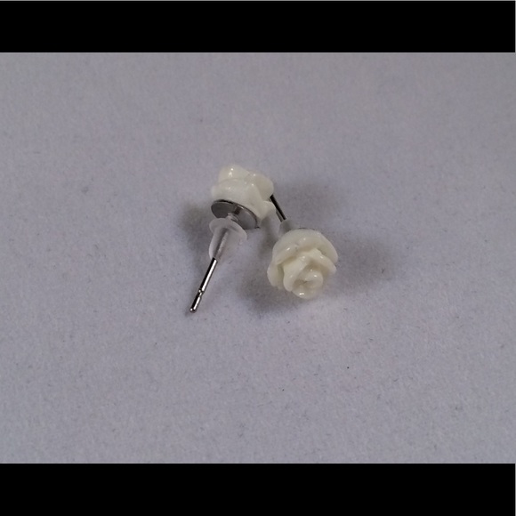 Small White Flower Earrings - Picture 2 of 4