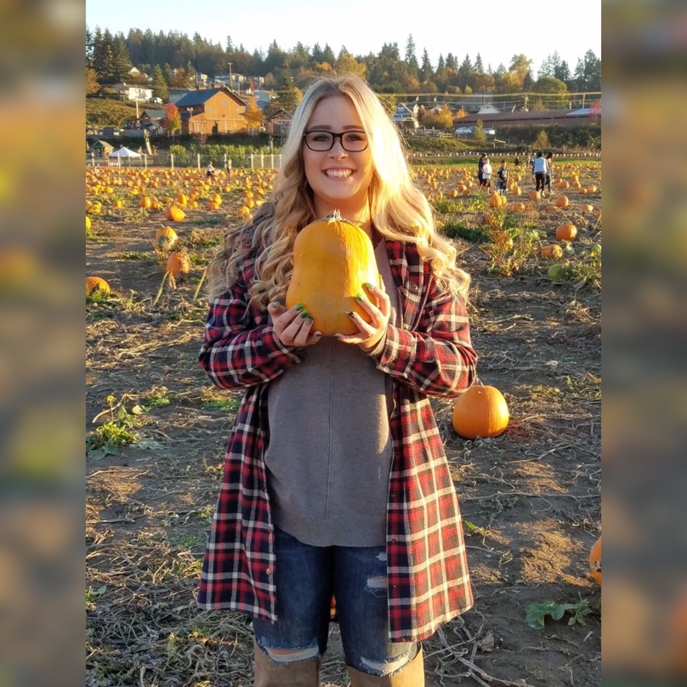 Meet your Posher, Caitlin