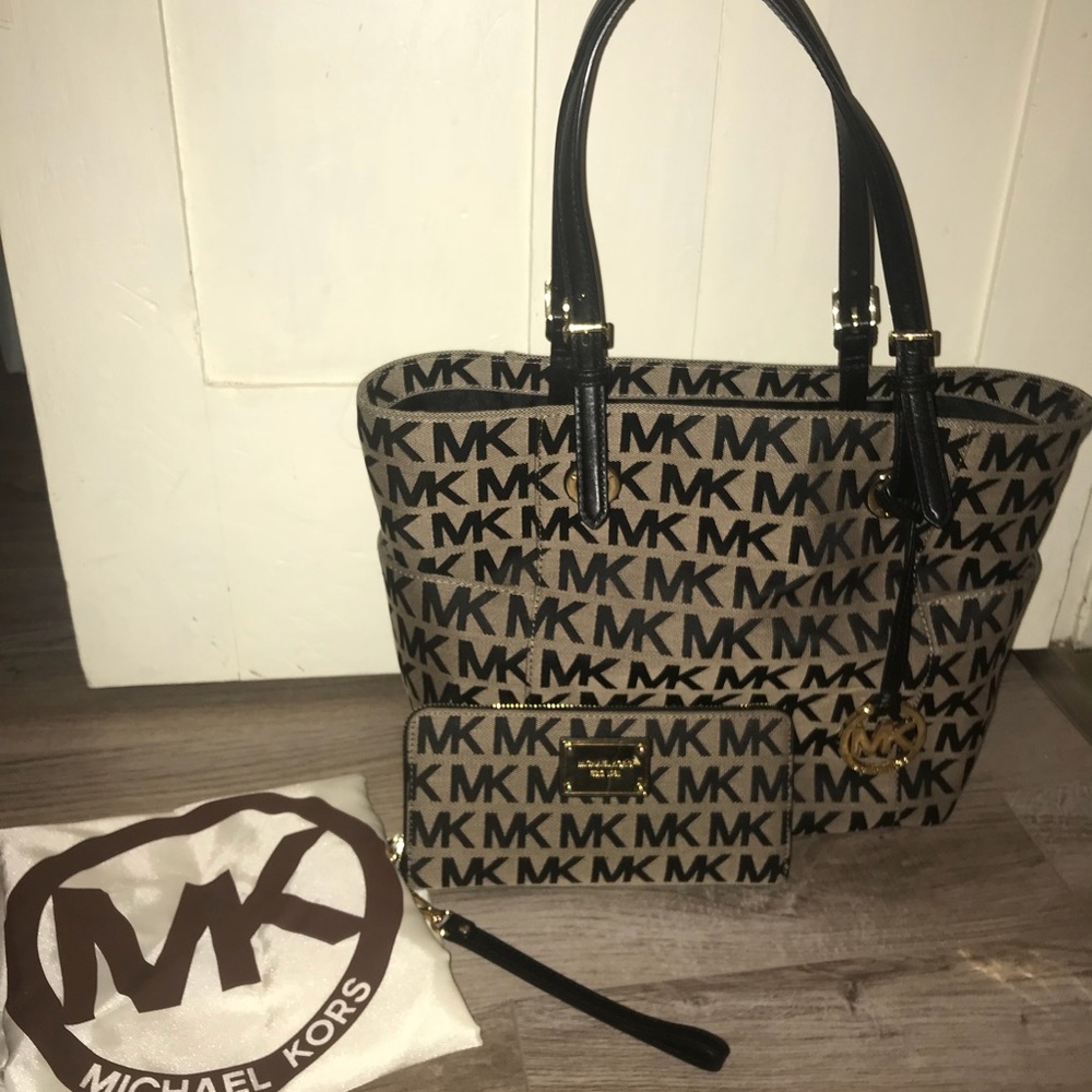 Michael Kors purse and wallet set