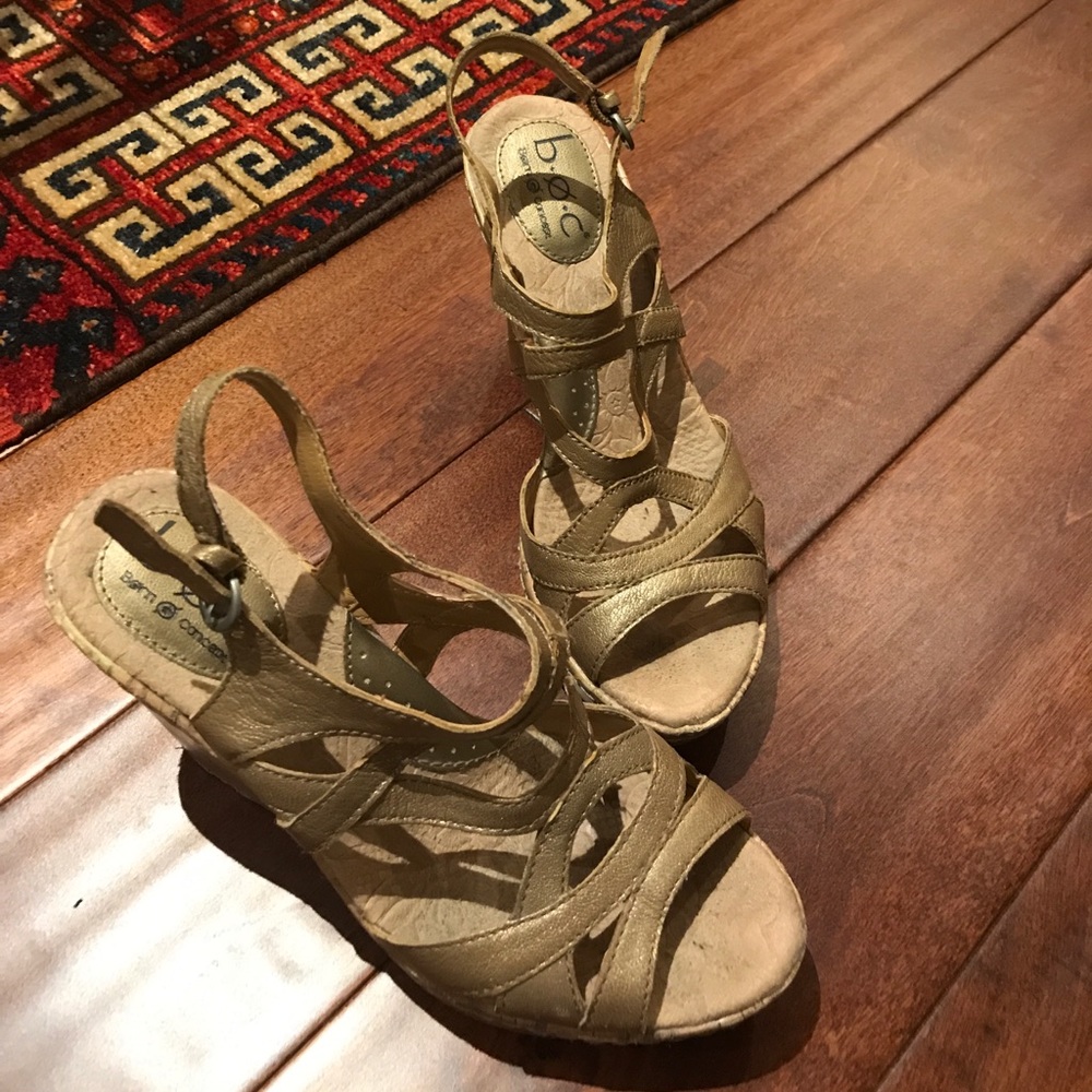 Born concepts sandal in matted gold!