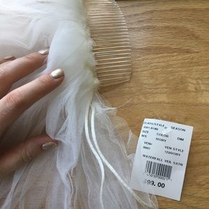 Waterfall veil with satin trim in mid length
