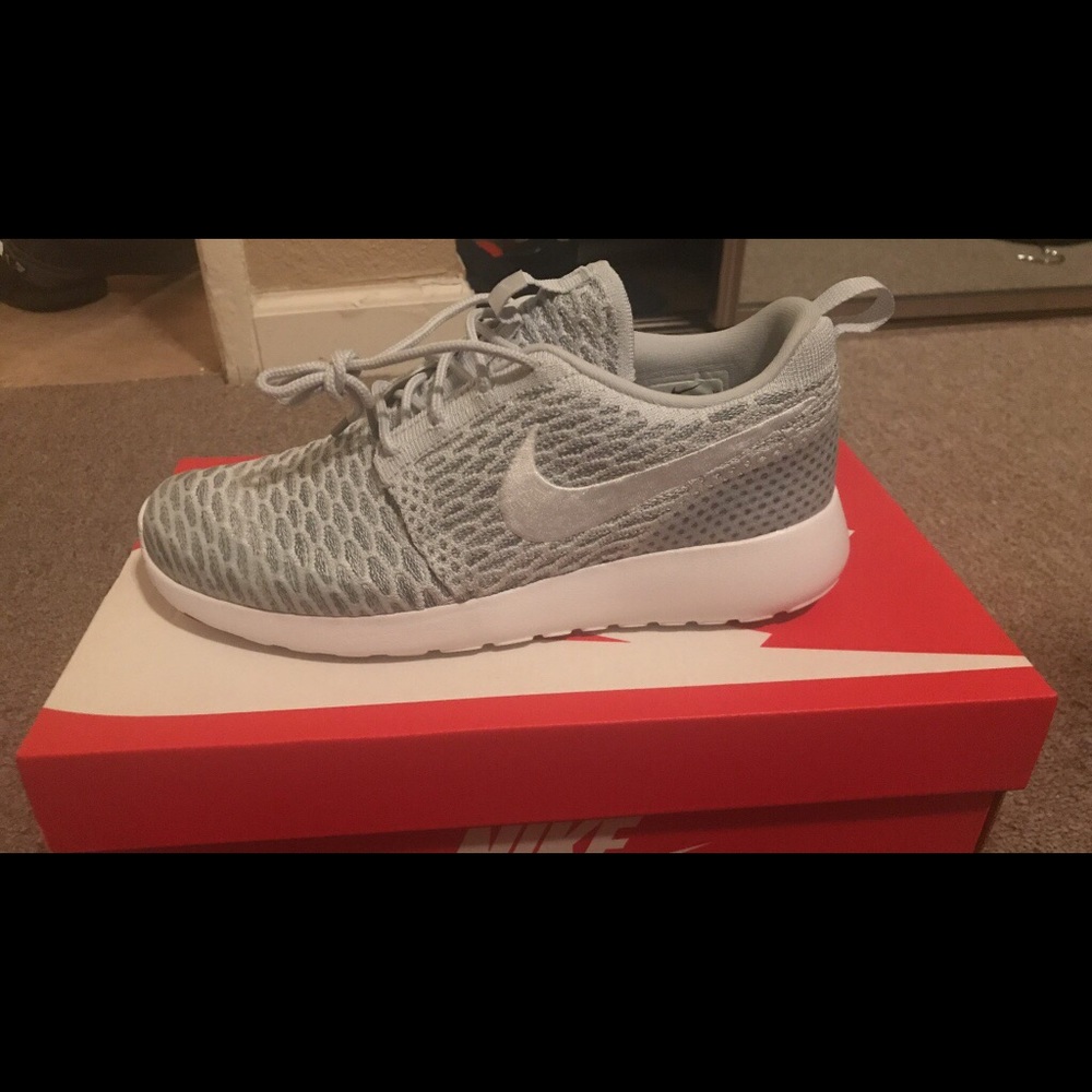 Nike Gray Low Top La Roche shoes 7/7.5