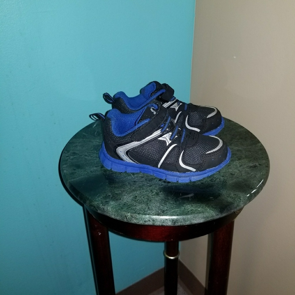 Boy's shoes