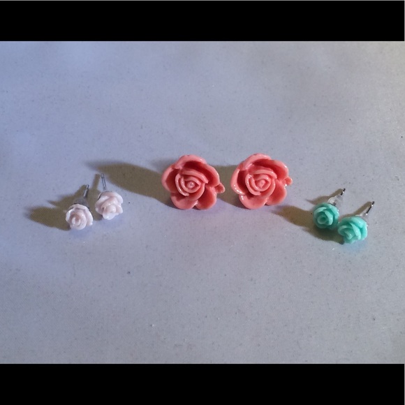 Small Mint Flower Earrings - Picture 3 of 3
