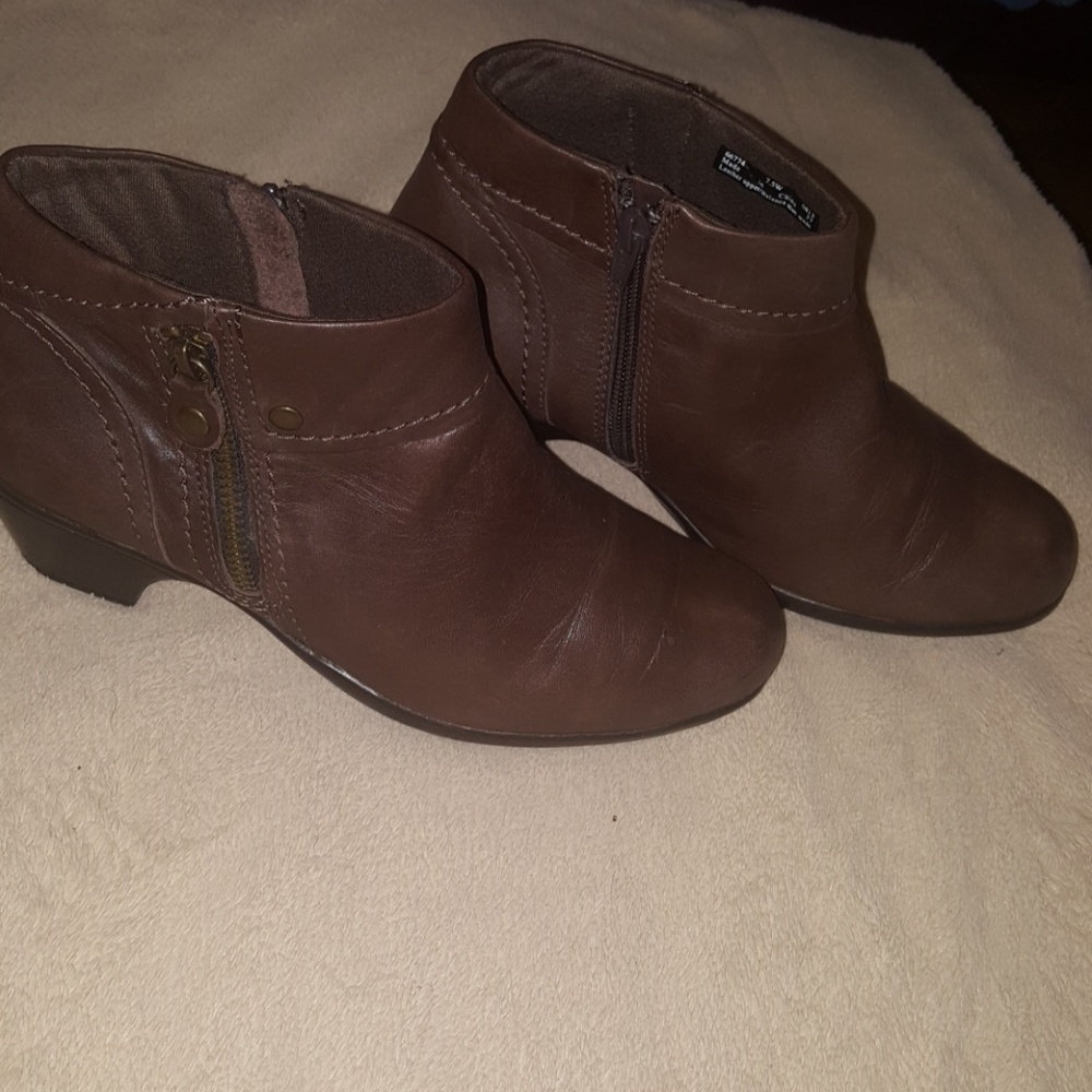 Clarks Shoes Size 7.5 W