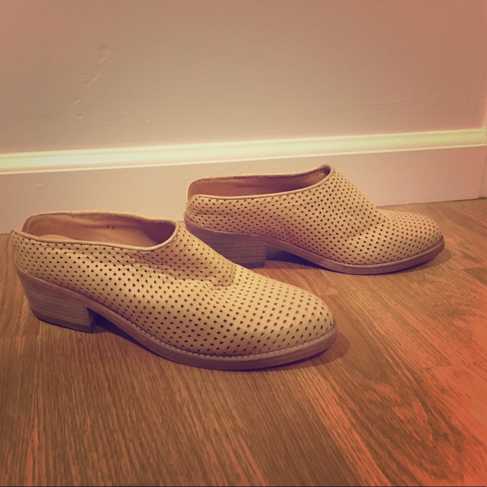 Reality Studio March Mellow Yellow Mule size 37