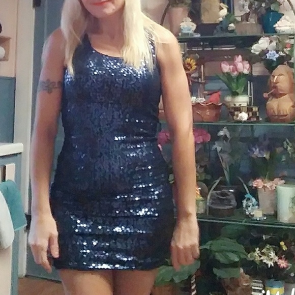 Forever 21 Dresses & Skirts - Beautiful sequined mini dress