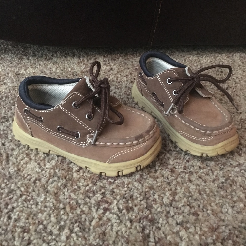 OSHKOSH size 8c
