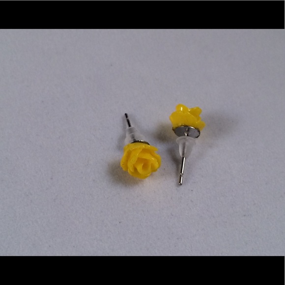Small Yellow Flower Earrings - Picture 2 of 4