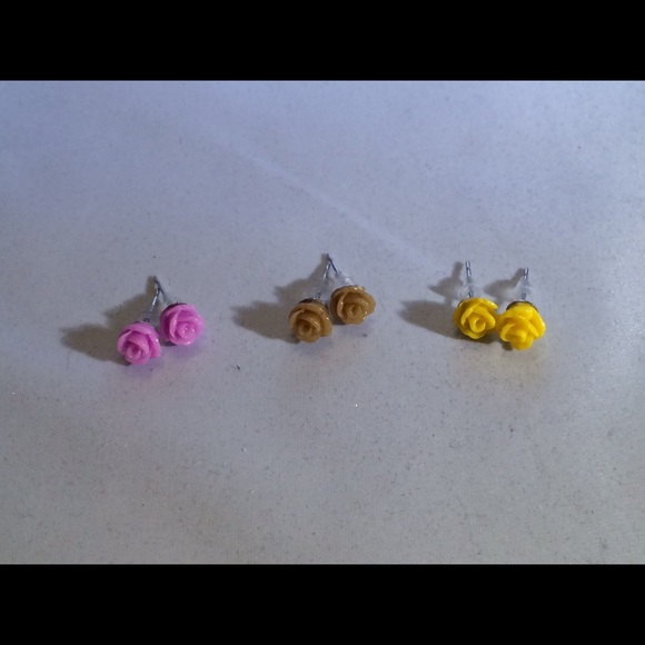 Small Yellow Flower Earrings - Picture 3 of 4